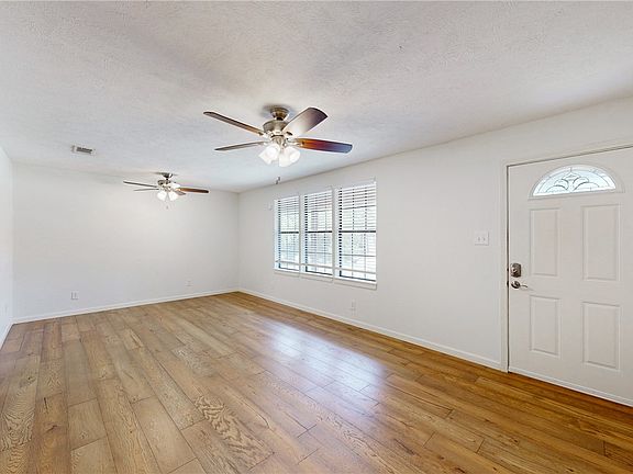 5th image of 2304 Staunton Dr