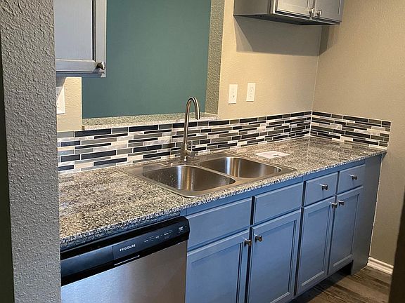 3rd image of 240 W Pioneer Pkwy #3