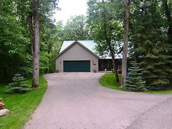 Driveway w/ Garage