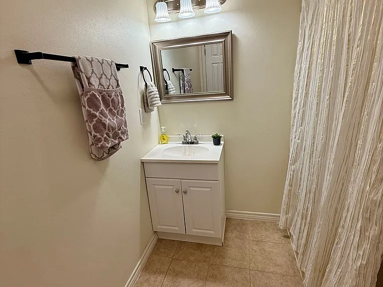 391 Riverside Dr — Photo 7