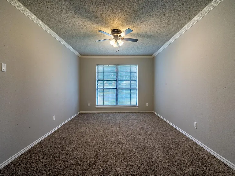 4212 Village Green Dr — Photo 20