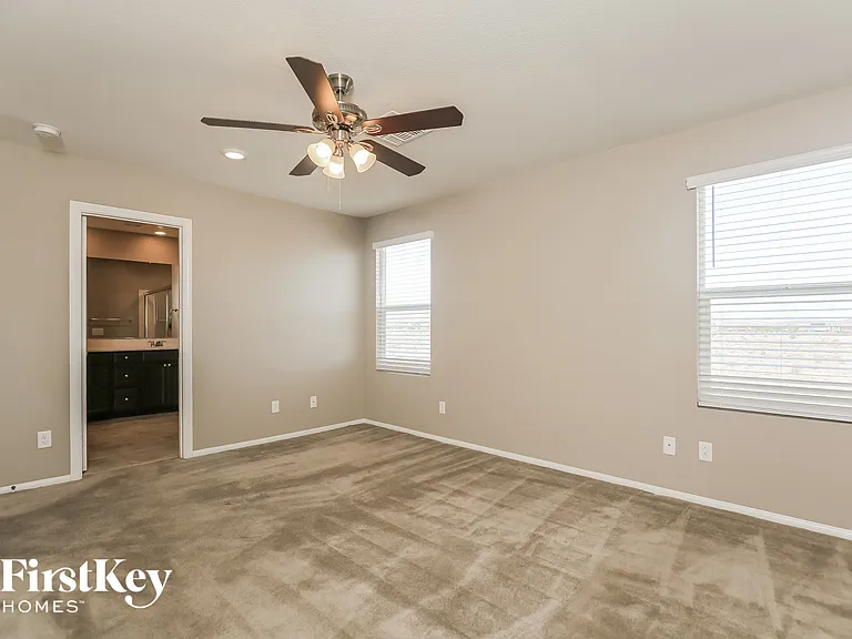 9450 Yorkshire Coast Ave — Photo 8