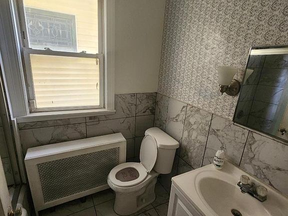 5th image of 638 E 25Th St