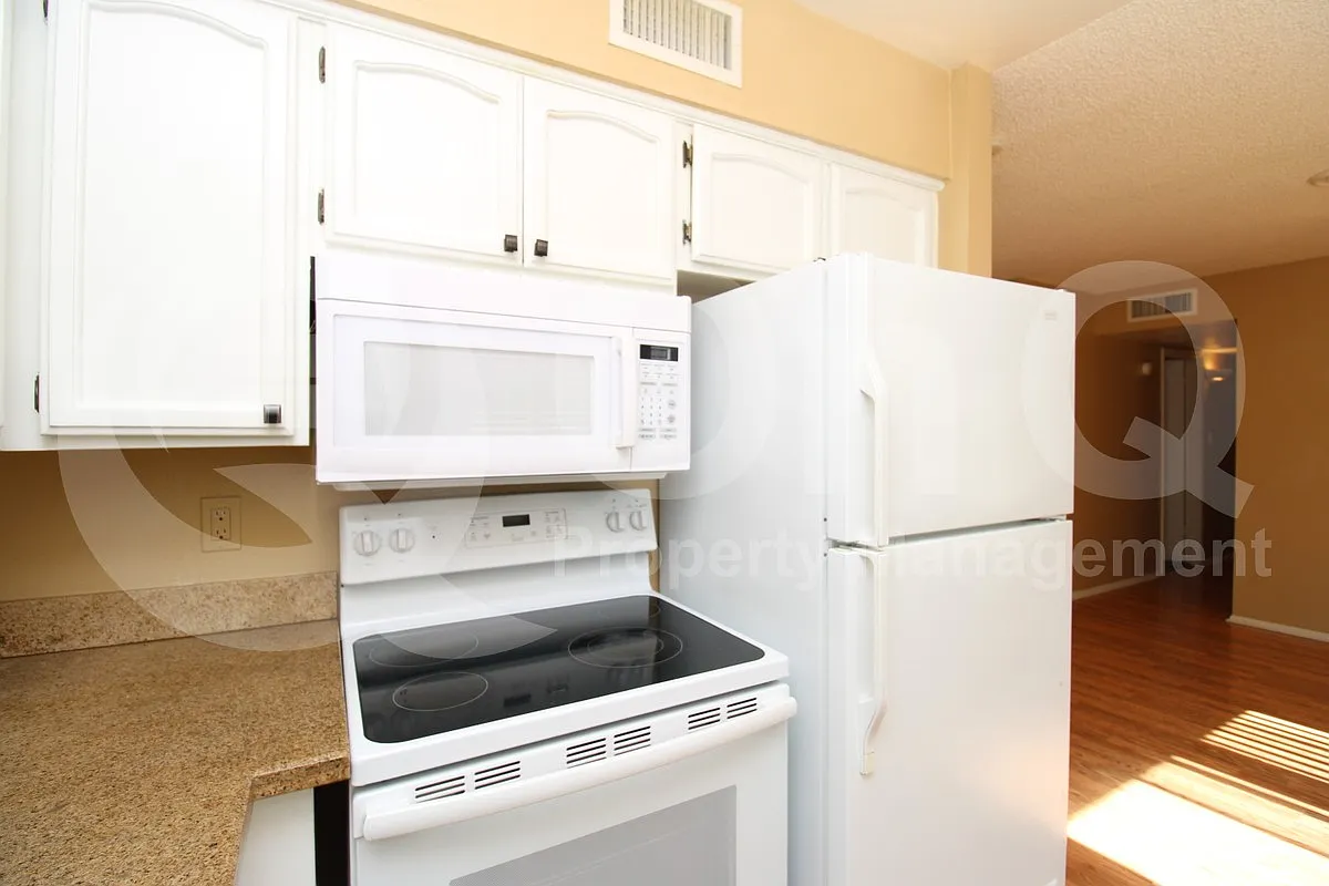 3 bed, 2.0 bath, 1590 sqft, $1,750 — Photo 3