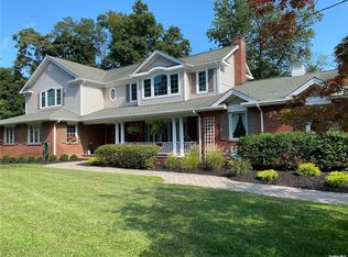 3 Janes Ln, Huntington, NY 11743