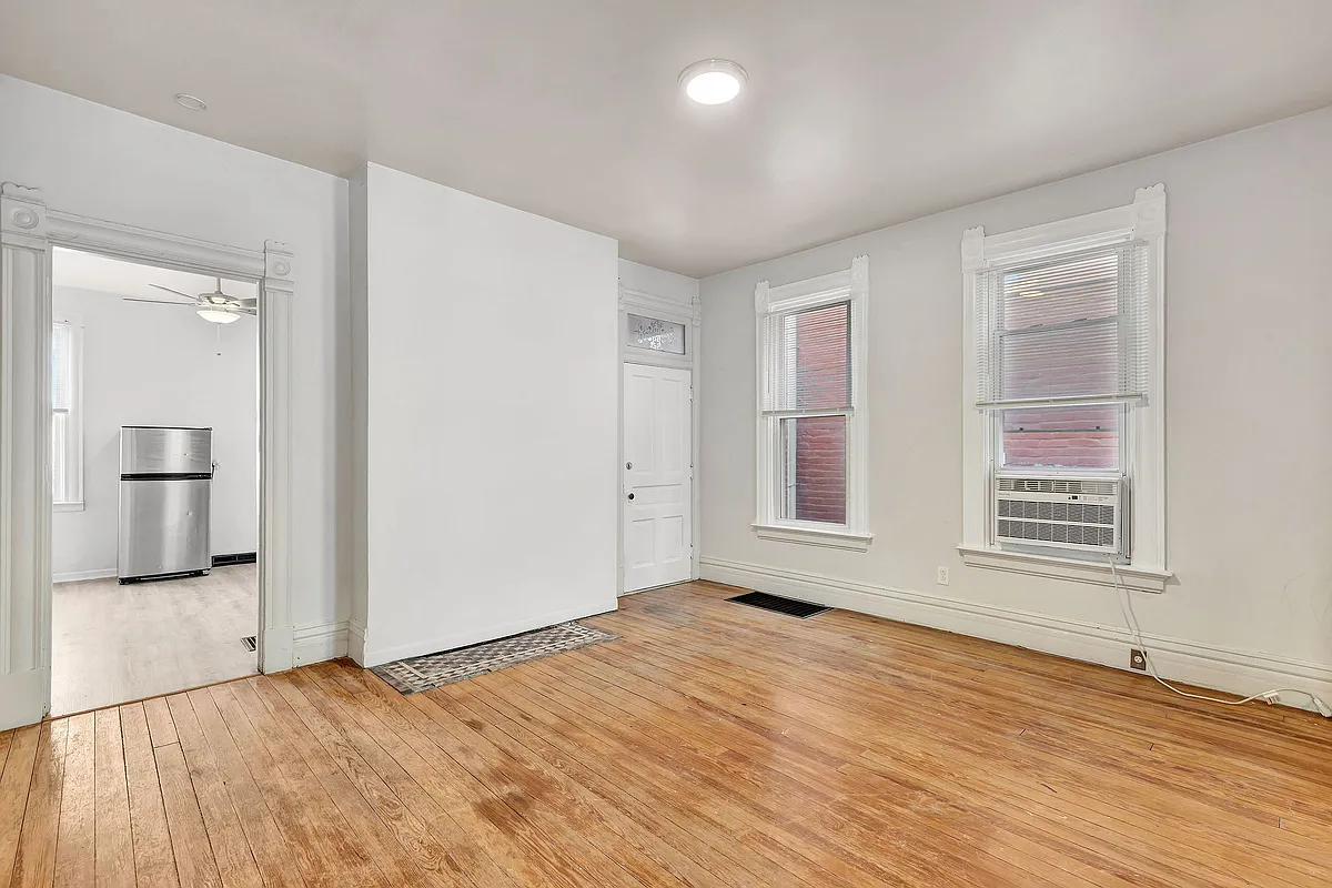 Building Photo - 2030 Scott St #1