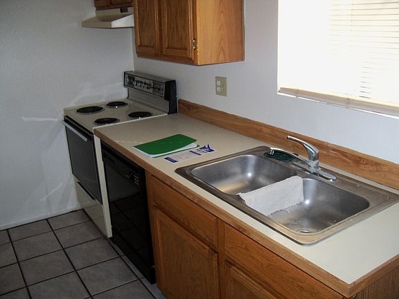 4th image of 2614 E Alturas St