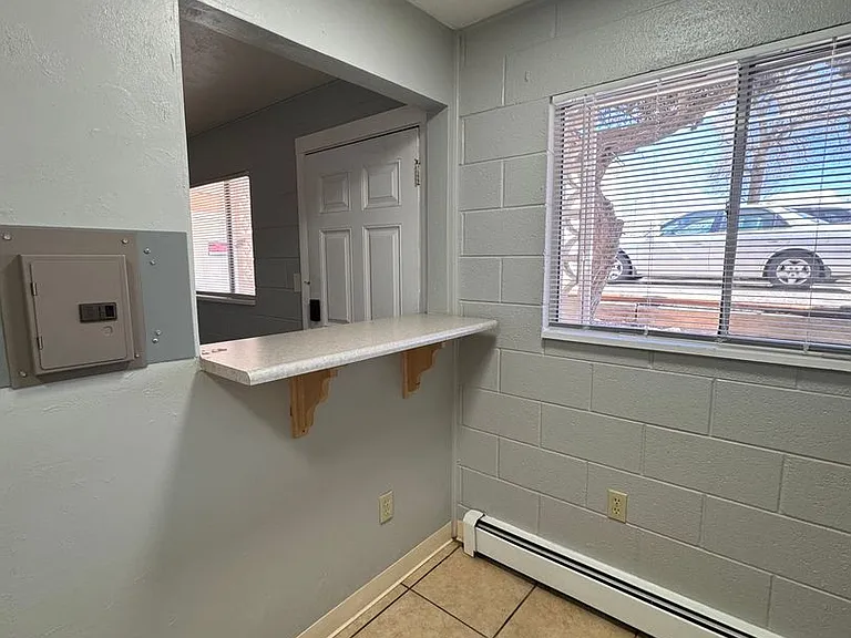 Parklane Apartments — Photo 10