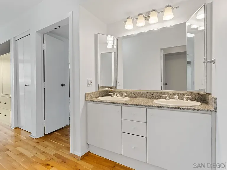 500 W Harbor Dr #504 — Photo 25