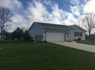 702 Oriole Ln, Sheboygan, WI 53083