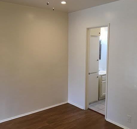 5th image of 5130 Harold Way APT B