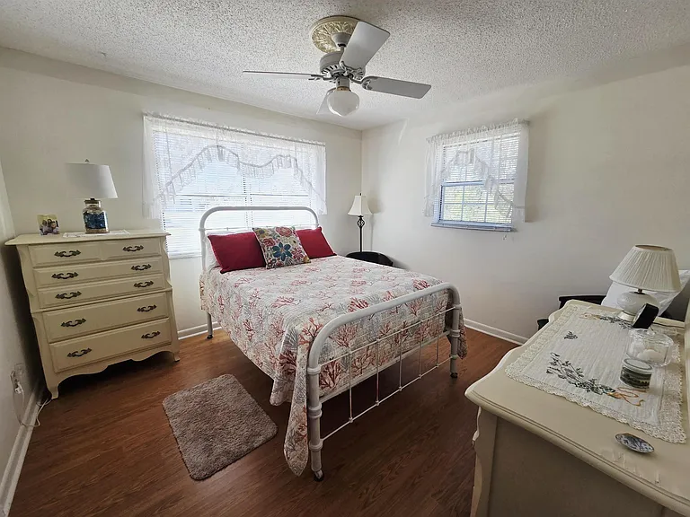 102 S Claire Dr — Photo 19