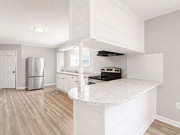 2nd image of 4311 Stewart St