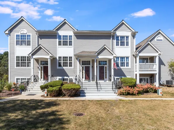 2793 Shelly Ln, Aurora, IL 60504