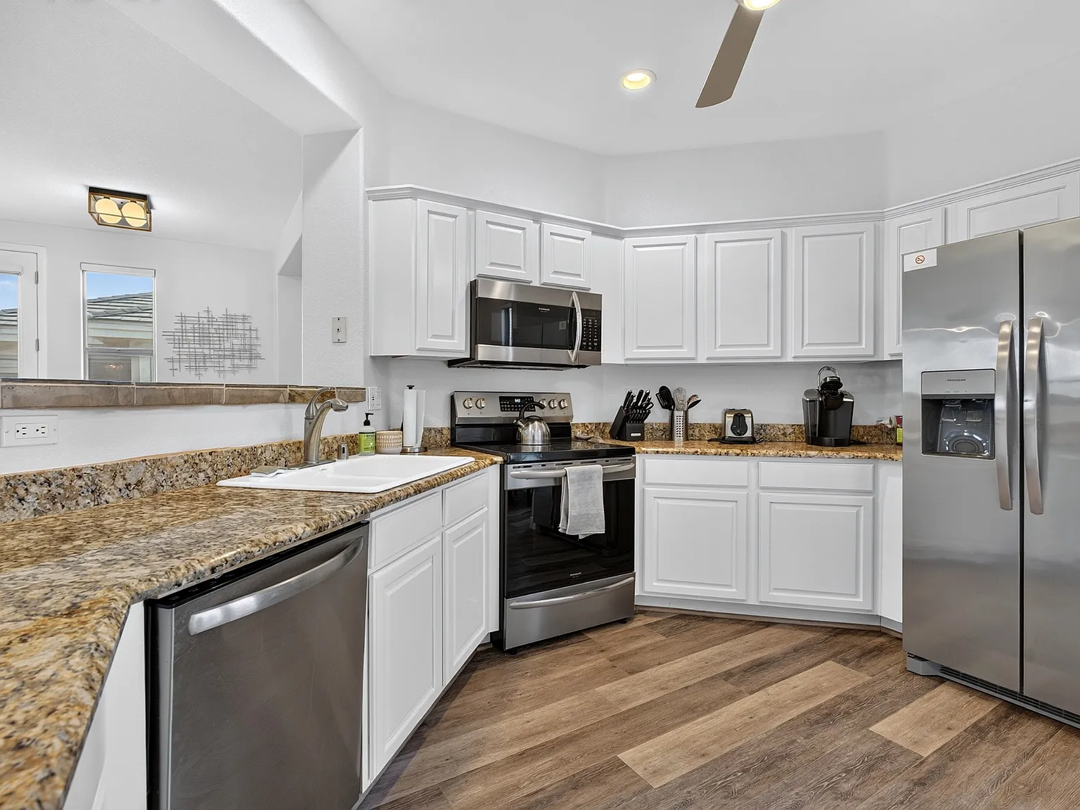 3 bed, 2028 sqft, $3,800 — Photo 4