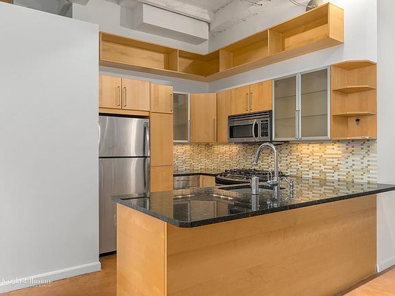 4th image of 3 Hanover Sq APT 17G
