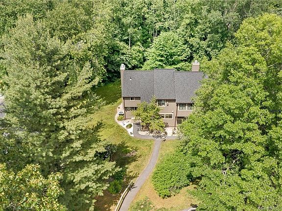 4th image of 35 Woods Way #1A