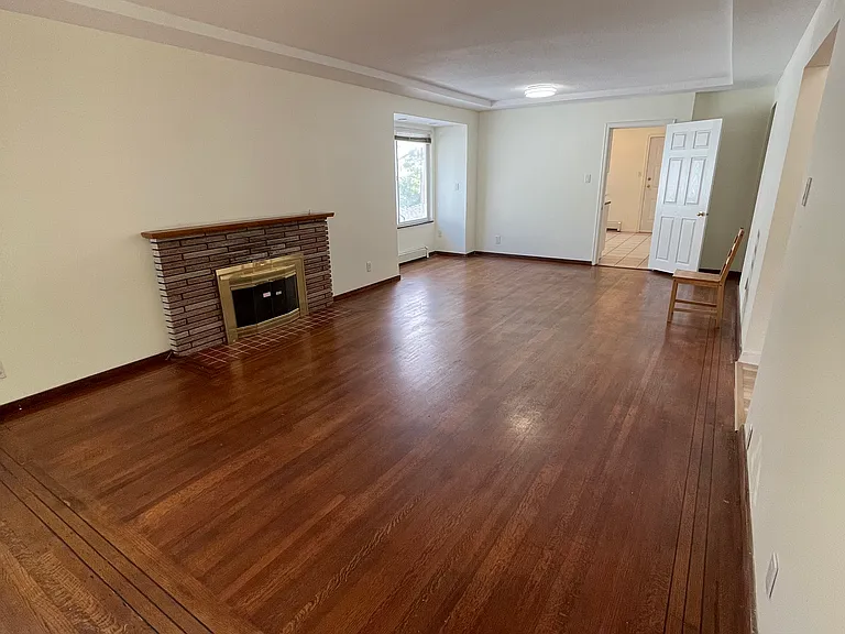 622 E 64th Ave — Photo 3