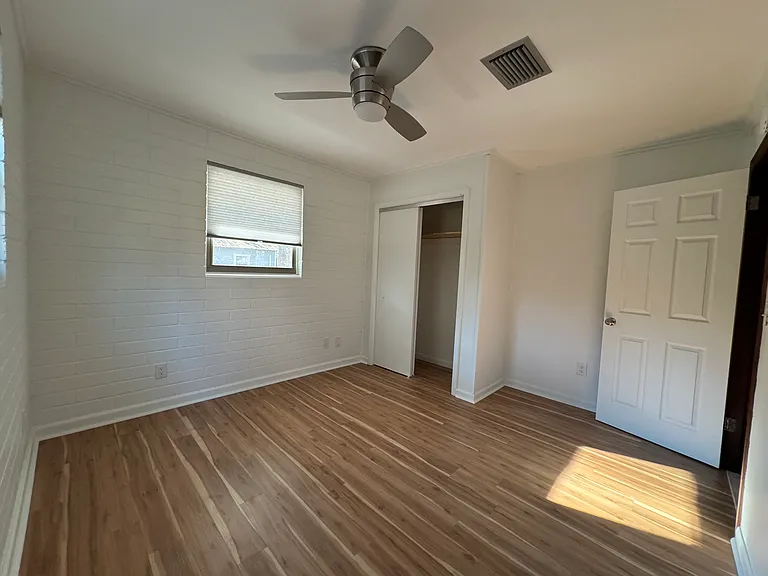 6020 SW 27th Ter — Photo 4