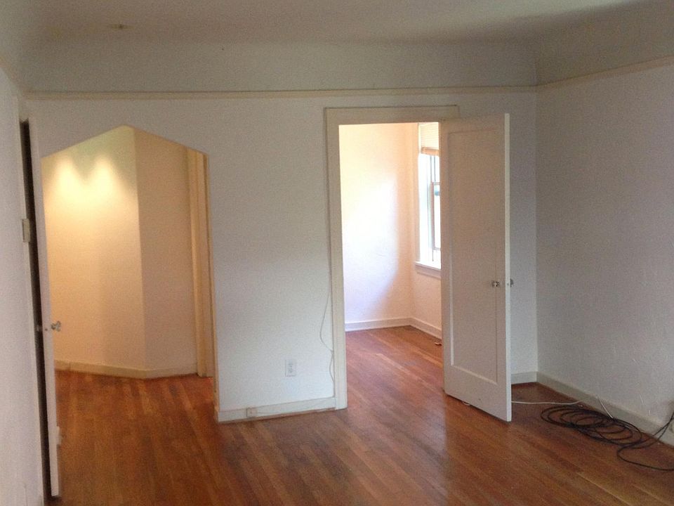 2nd image of 516 Bellevue Ave E APT 304