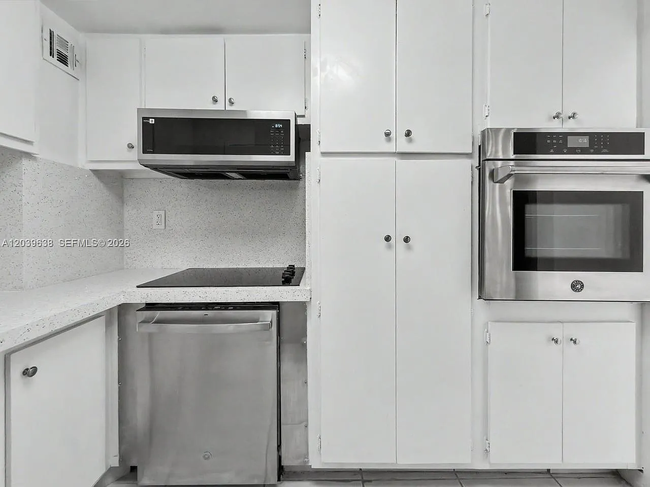 Bay Park Towers Condo — Photo 1