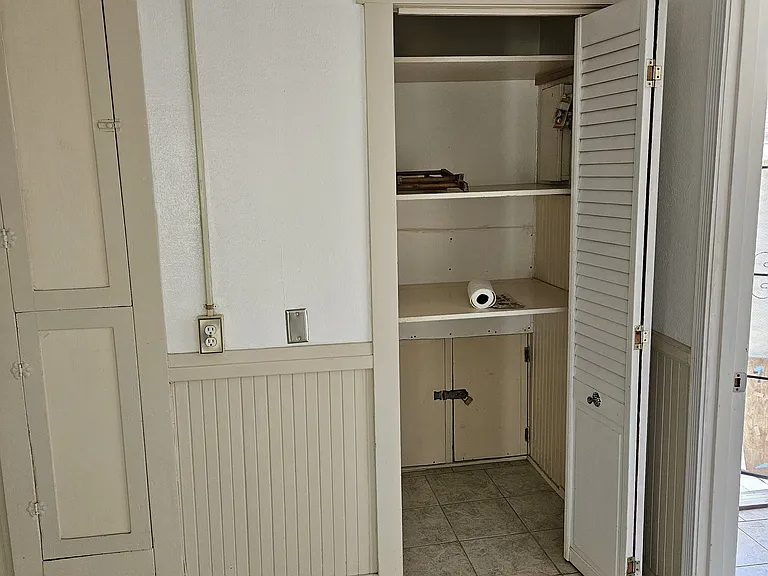 657 W Oliver St — Photo 18