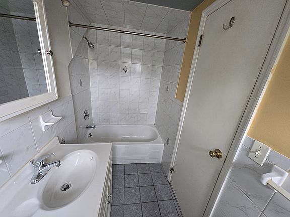 4th image of 171 Highland Ave Floor 3
