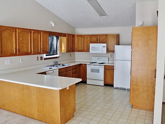 2nd image of 3229 Sherwood Dr S