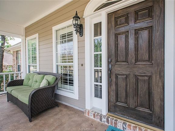 2nd image of 4604 Oakmont Cir