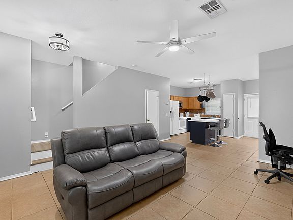 5th image of 814 Greene Way