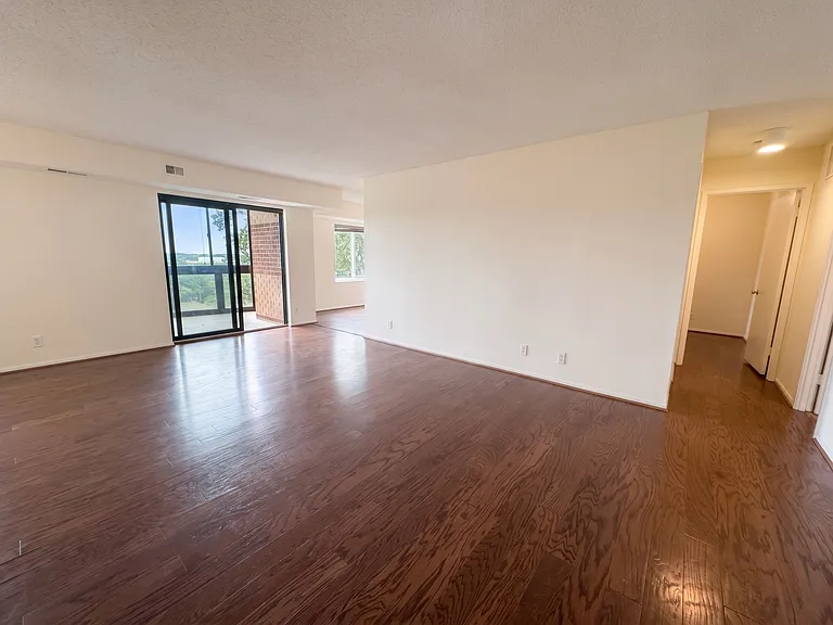 8360 Greensboro Dr #524 — Photo 6