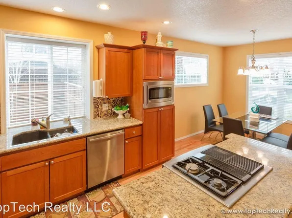 708 NE 62nd Ave, Hillsboro, OR 97124