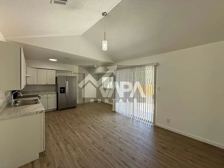 8827 Slumber Ln — Photo 5