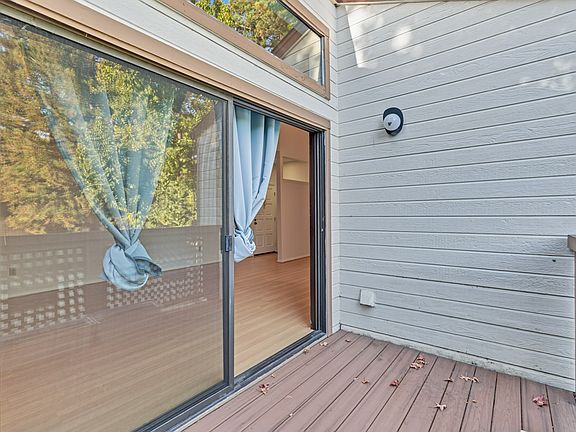 2nd image of 1540 Meadow Ridge Cir #1540
