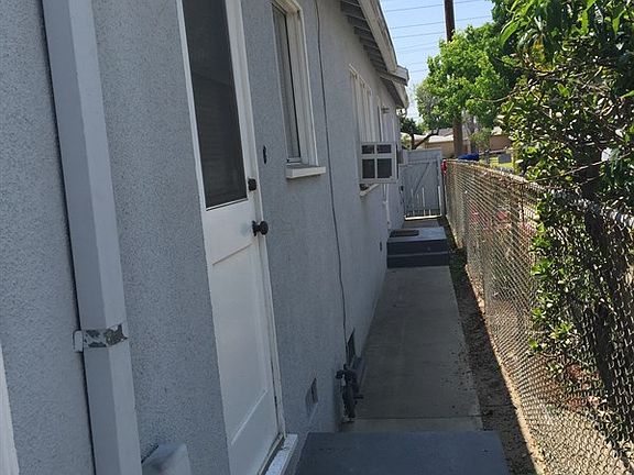 3rd image of 1610 N Hollywood Way