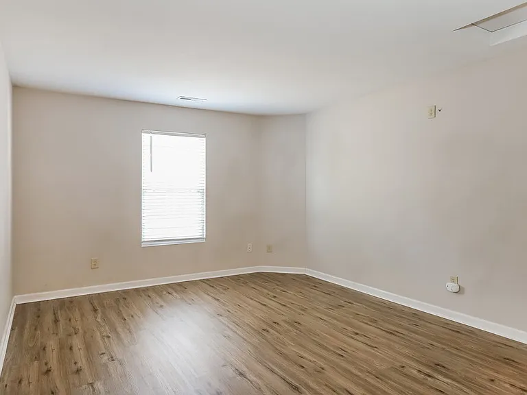 831 Skywatch Ln — Photo 9