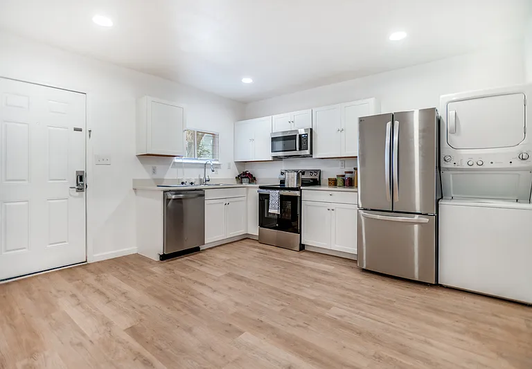 905 W Abram St #3 — Photo 3