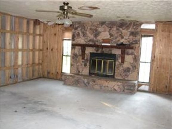 2nd image of 925 Vivian St