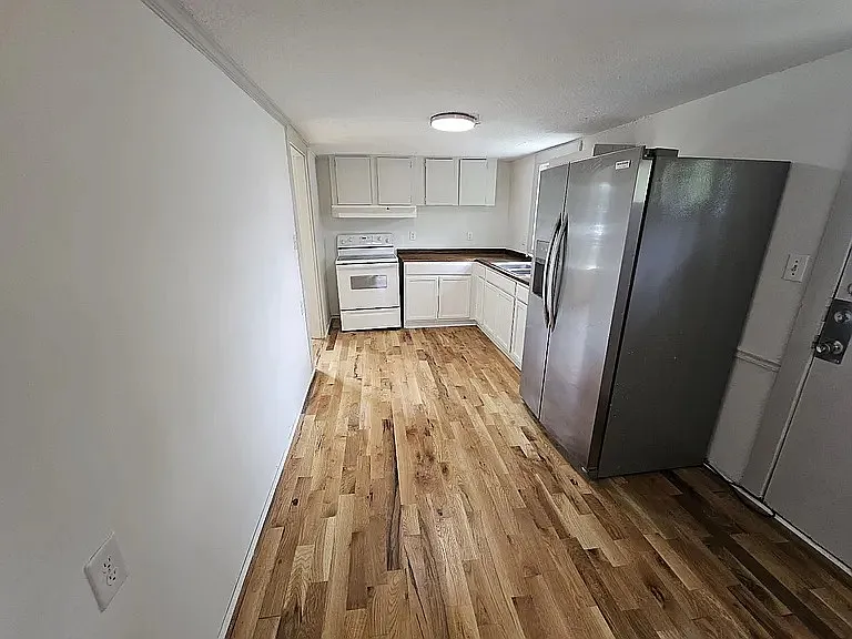 205 King St — Photo 3