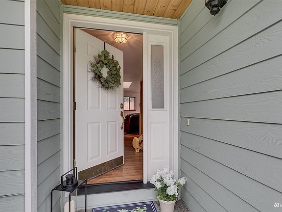 3rd image of 7208 54th Pl NE