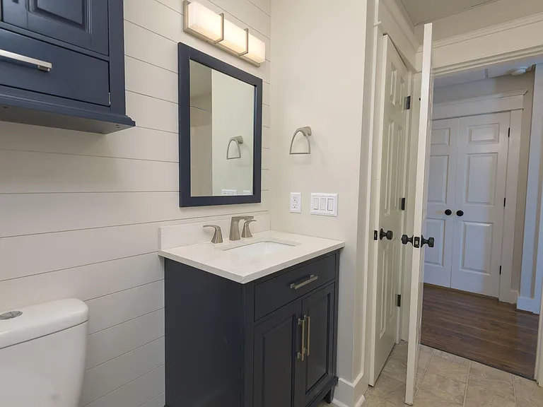 102 W Market St #B — Photo 6