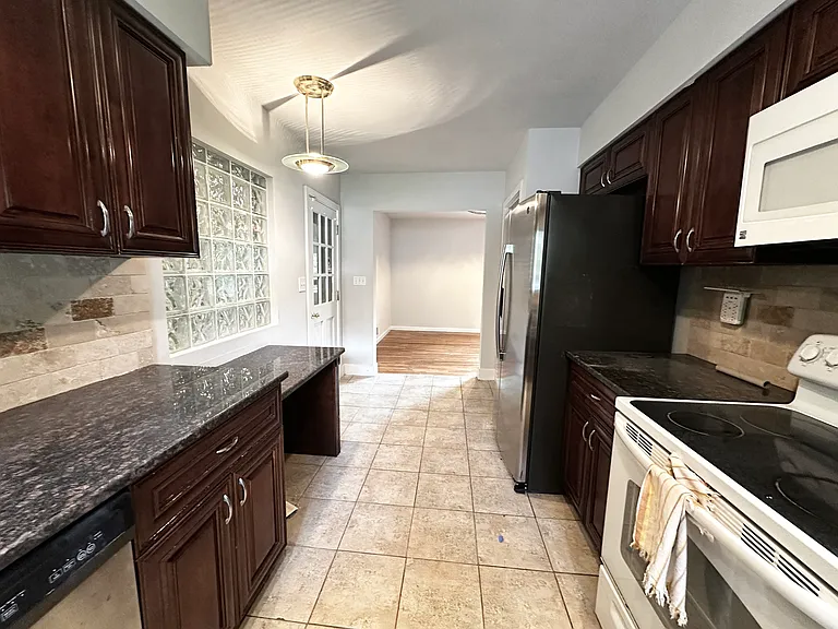 538 N Superior Ave — Photo 20