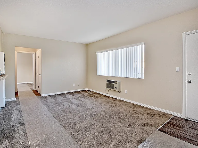 321 E Lincoln Ave — Photo 4