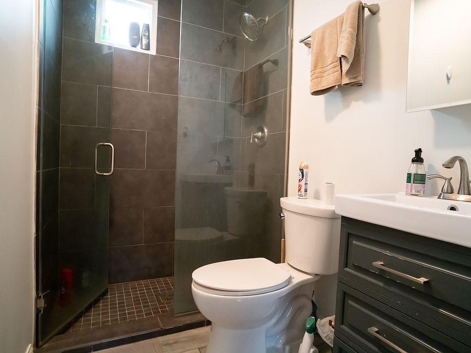 1st image of 868 N Marshfield Ave #3164125