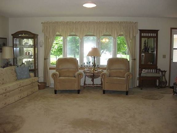 5th image of 1109 Lake Shore Pl