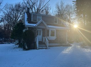 95 Pomona Rd, Suffern, NY 10901