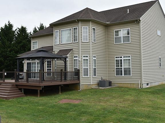 4th image of 310 Blue Heron Ct
