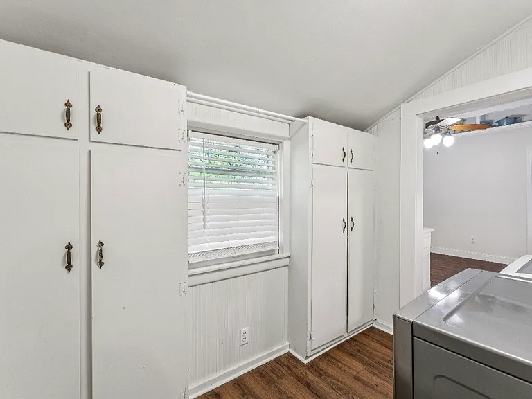 1220 Ashville Rd — Photo 11