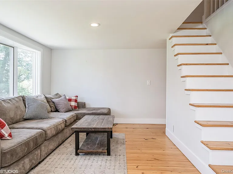 1392 Kings Hwy — Photo 6