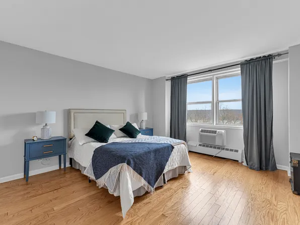 5800 Arlington Avenue image 10 of 15